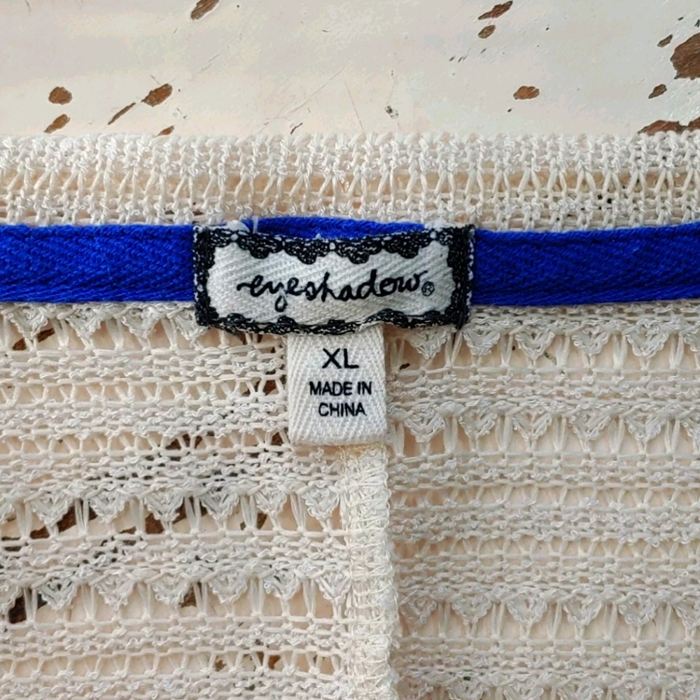 Eyeshadow Worship The Sun Batwing Crochet V-Neck - Picture 16 of 16